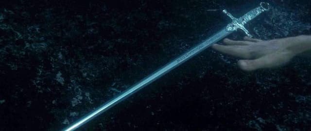 6 of the Coolest Swords from Fantasy Fiction