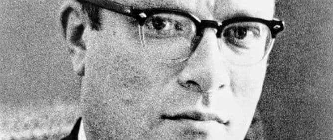 11 Iconic Isaac Asimov Books That Are Necessary Sci-Fi Reading